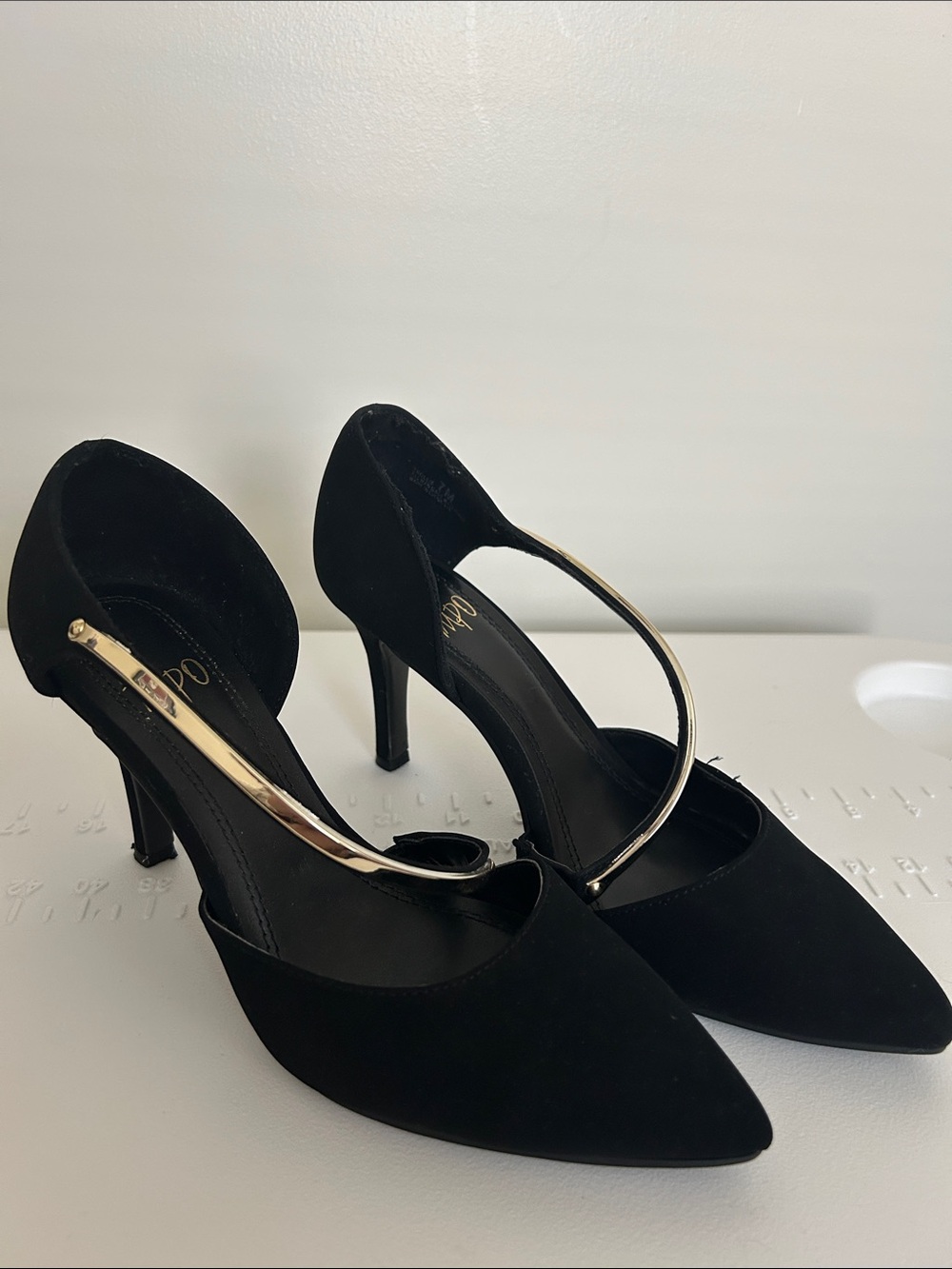 Black & Gold Pointed Toe Heels Size 7